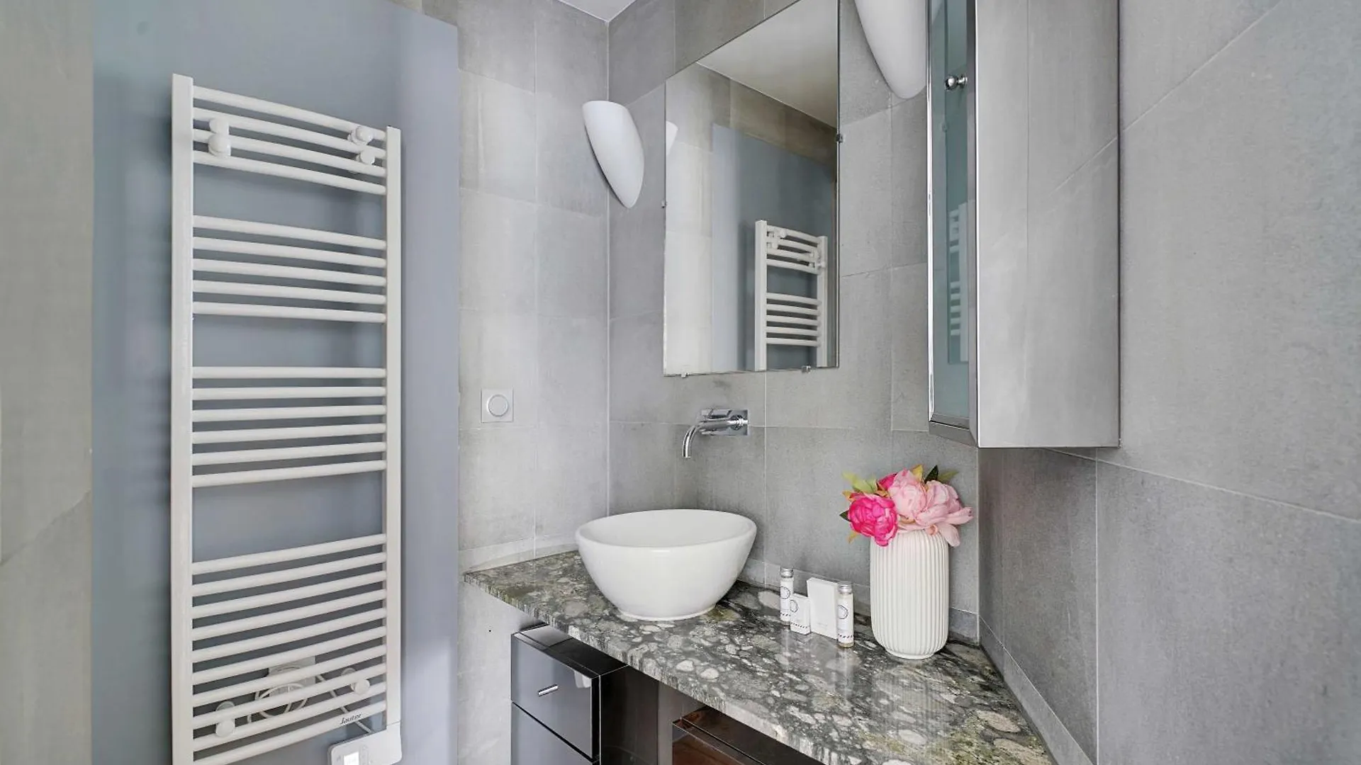 Chic Apartment - 2Br 6P - Saint-Ambroise Paris 0*,  France
